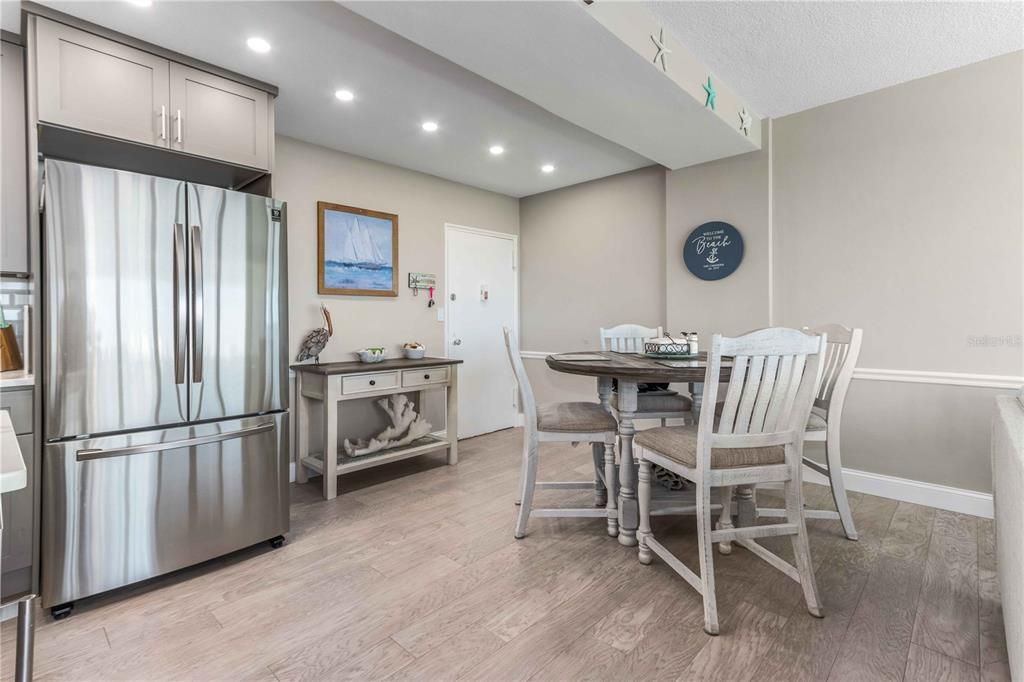 For Sale: $445,000 (2 beds, 2 baths, 1295 Square Feet)