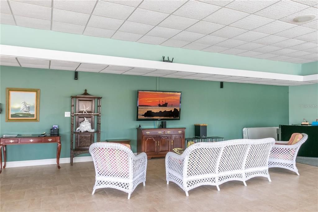 For Sale: $445,000 (2 beds, 2 baths, 1295 Square Feet)