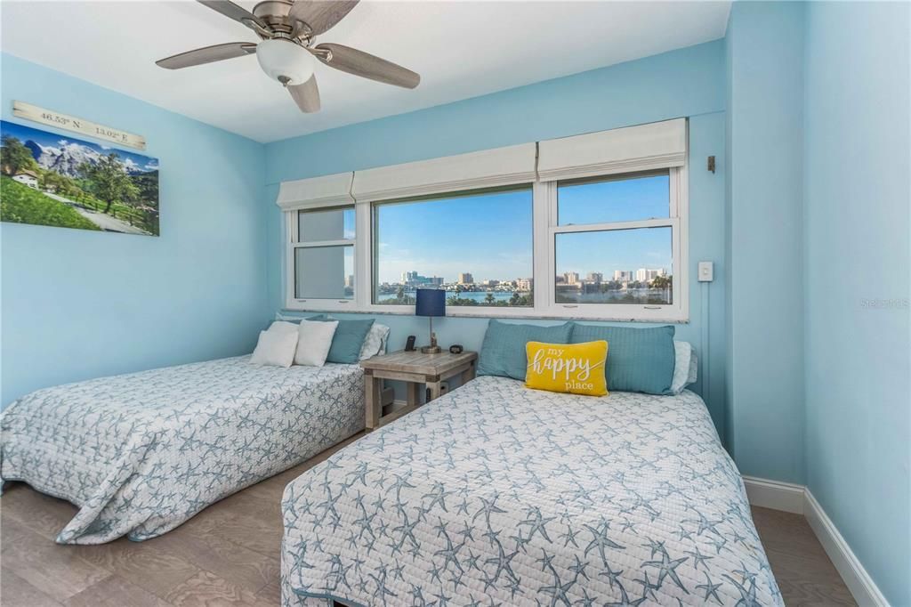 For Sale: $445,000 (2 beds, 2 baths, 1295 Square Feet)