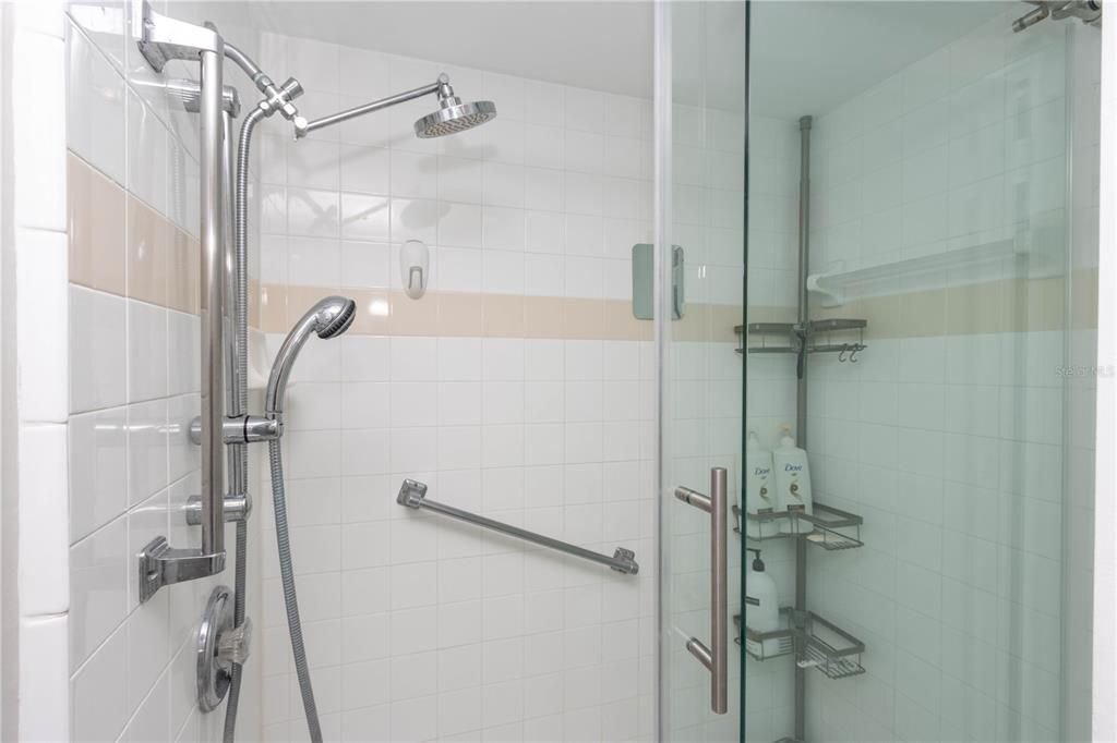 For Sale: $445,000 (2 beds, 2 baths, 1295 Square Feet)