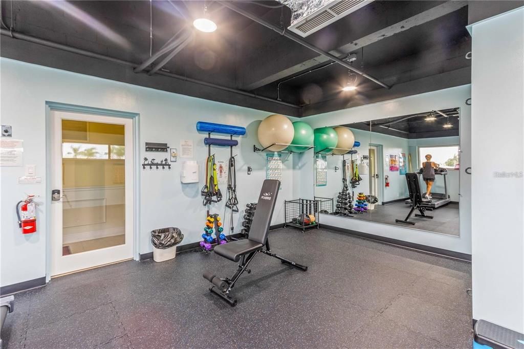 For Sale: $445,000 (2 beds, 2 baths, 1295 Square Feet)