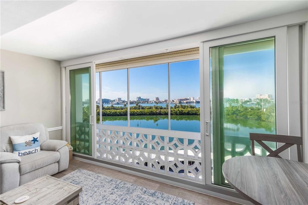 For Sale: $445,000 (2 beds, 2 baths, 1295 Square Feet)