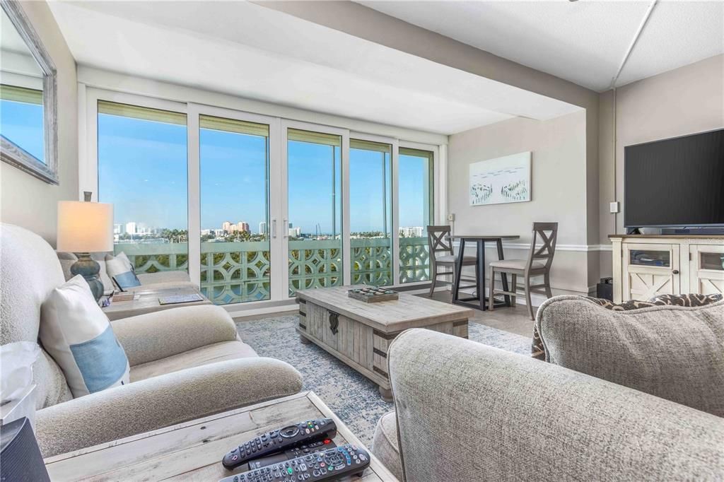 For Sale: $445,000 (2 beds, 2 baths, 1295 Square Feet)