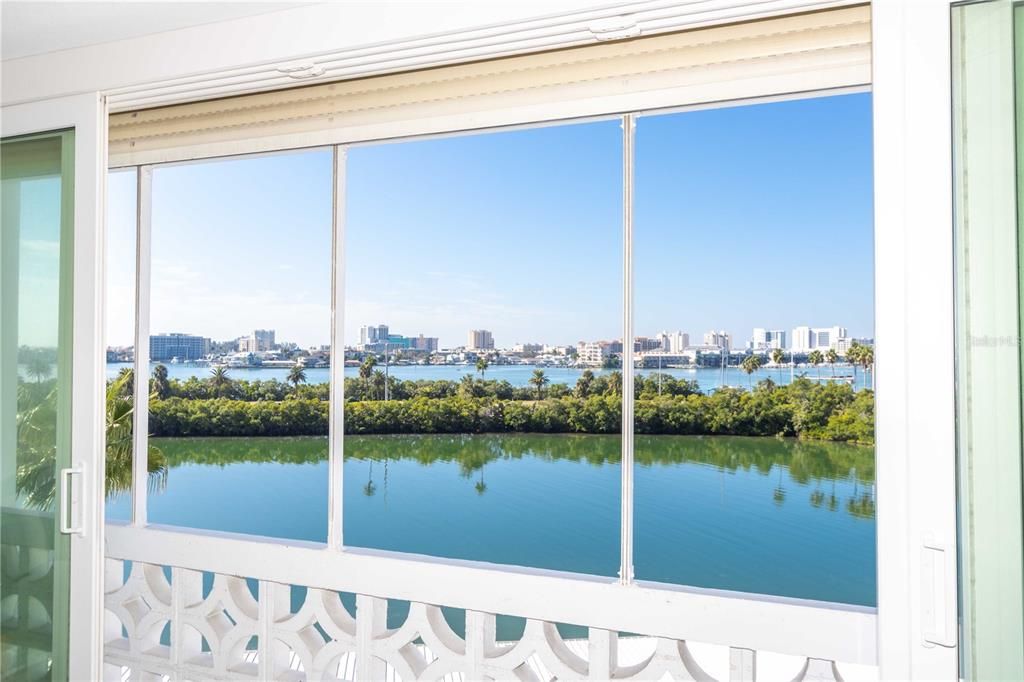 For Sale: $445,000 (2 beds, 2 baths, 1295 Square Feet)