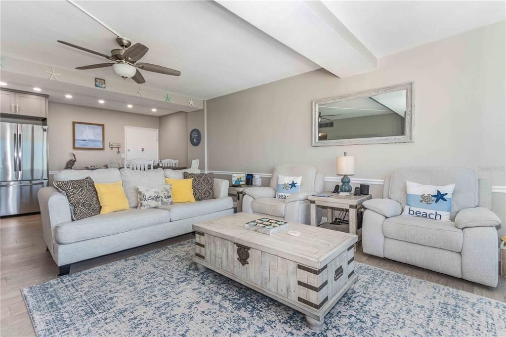 For Sale: $445,000 (2 beds, 2 baths, 1295 Square Feet)