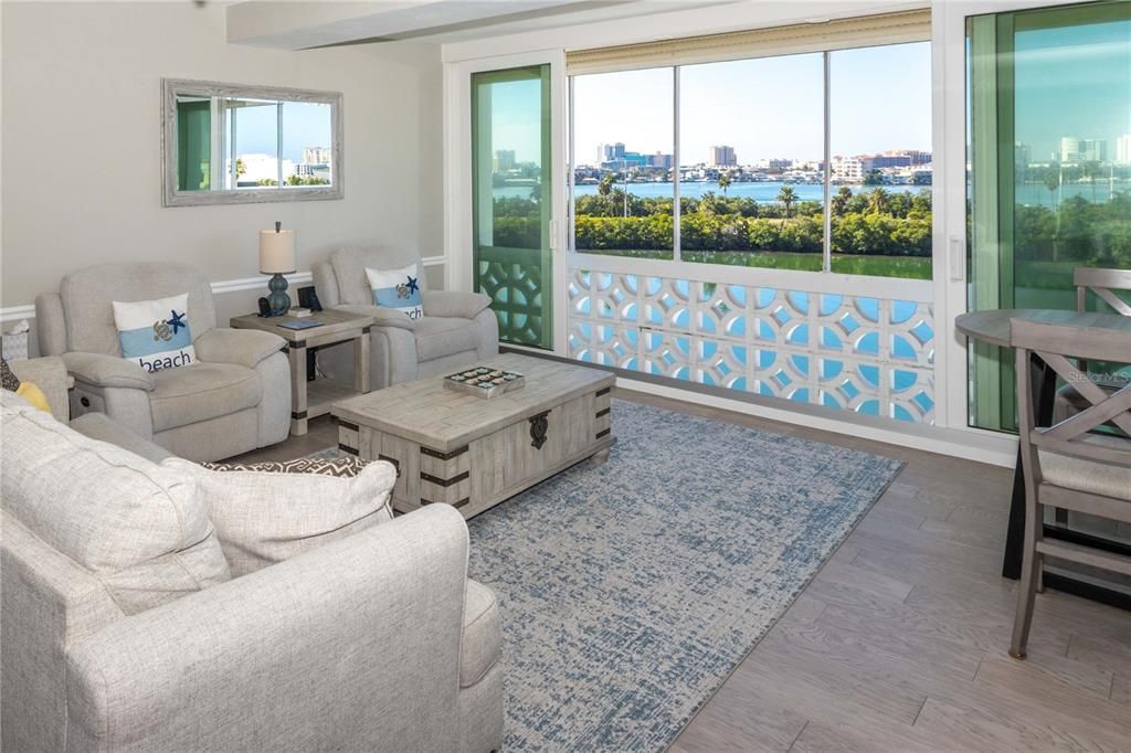 For Sale: $445,000 (2 beds, 2 baths, 1295 Square Feet)