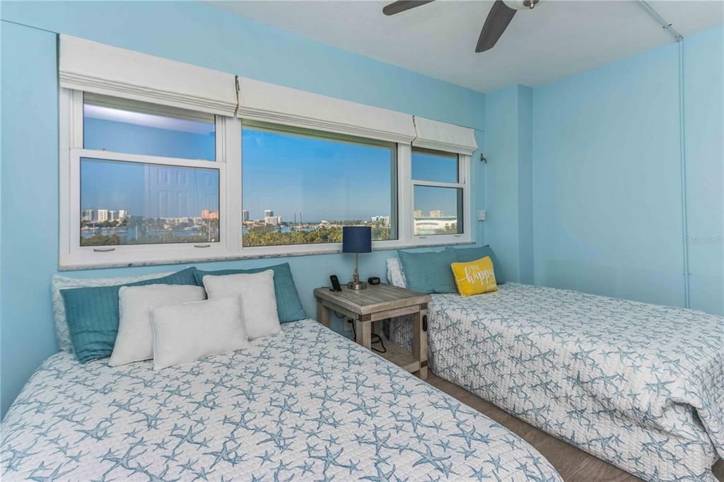 For Sale: $445,000 (2 beds, 2 baths, 1295 Square Feet)