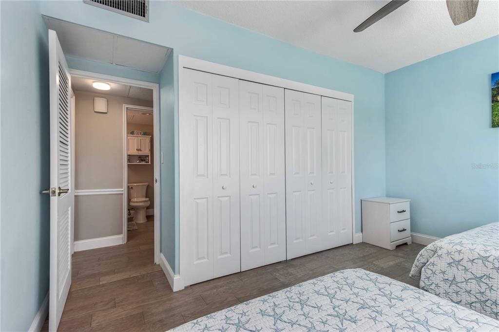 For Sale: $445,000 (2 beds, 2 baths, 1295 Square Feet)