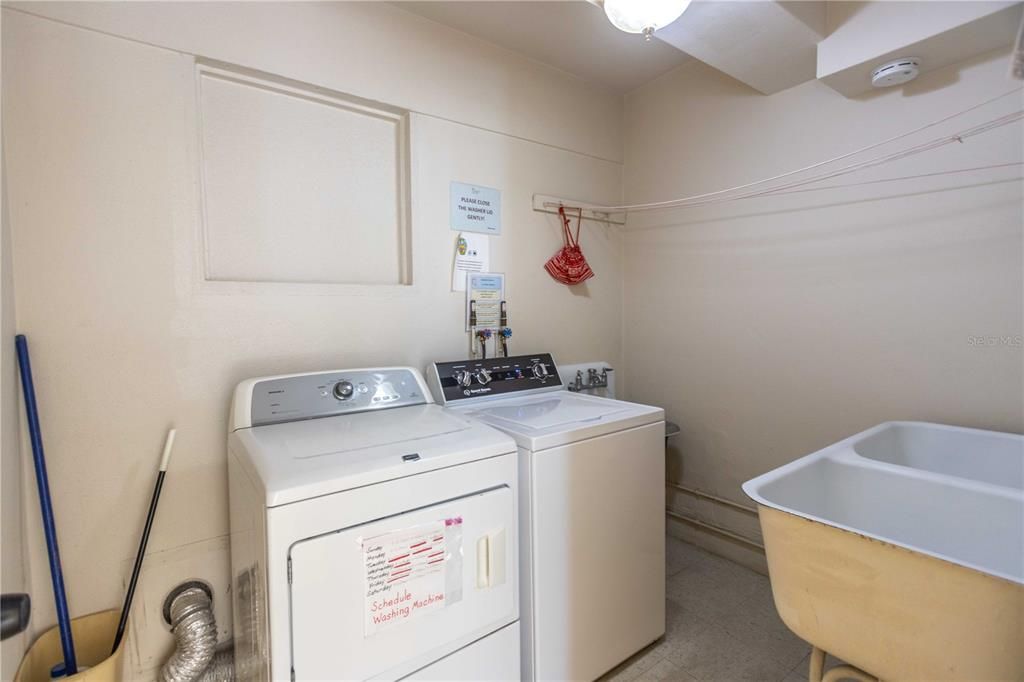 For Sale: $445,000 (2 beds, 2 baths, 1295 Square Feet)