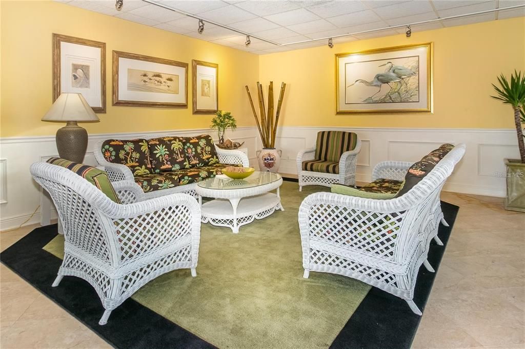 For Sale: $445,000 (2 beds, 2 baths, 1295 Square Feet)