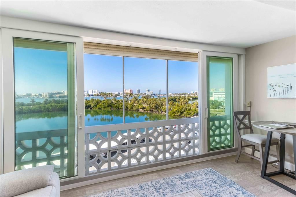 For Sale: $445,000 (2 beds, 2 baths, 1295 Square Feet)