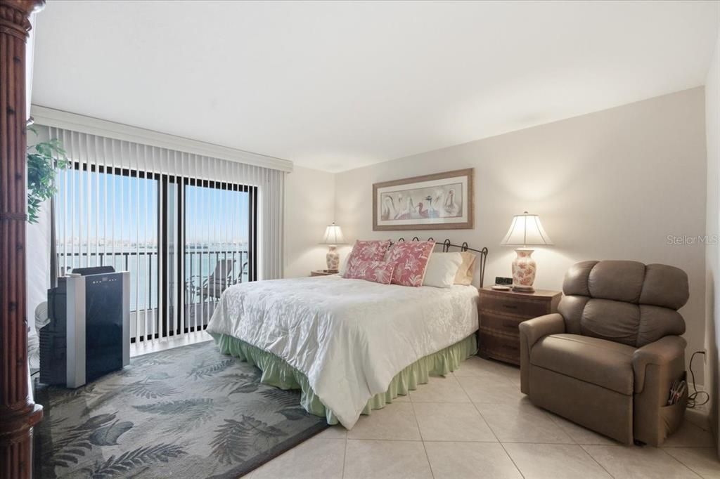 En Venta: $575,000 (2 camas, 2 baños, 1425 Pies cuadrados)