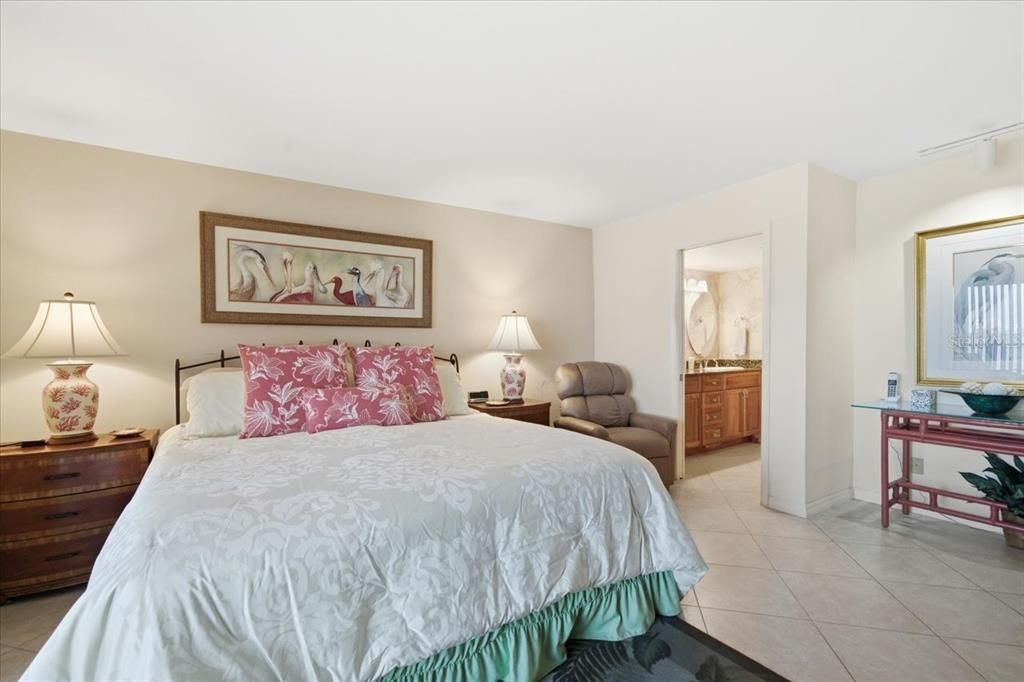 En Venta: $575,000 (2 camas, 2 baños, 1425 Pies cuadrados)