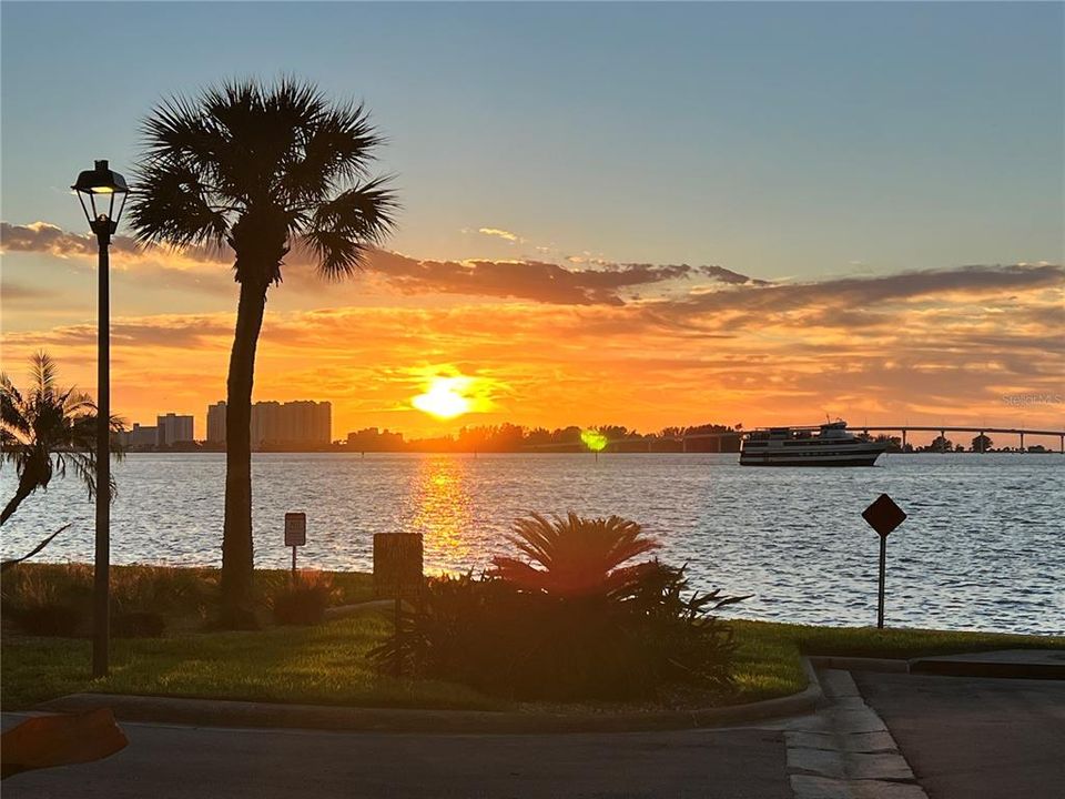 En Venta: $575,000 (2 camas, 2 baños, 1425 Pies cuadrados)