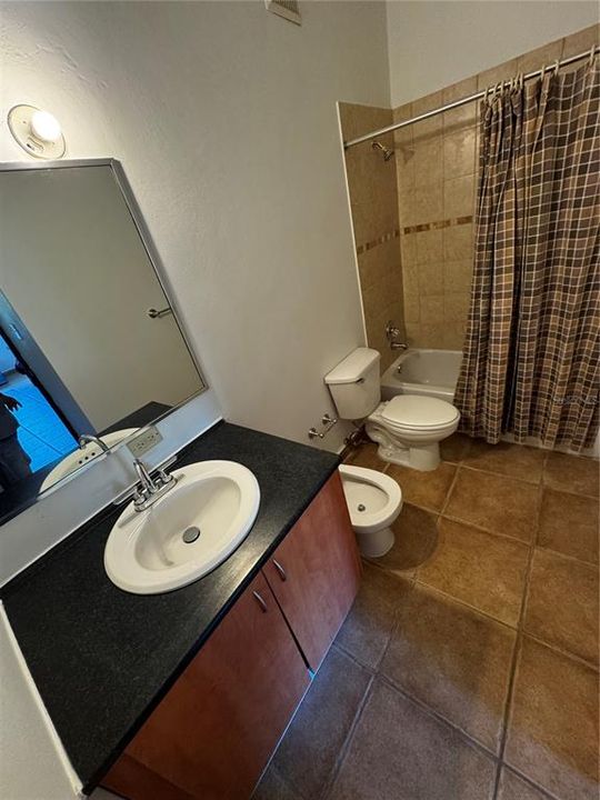 出租: $1,600 (2 贝兹, 2 浴室, 1200 平方英尺)