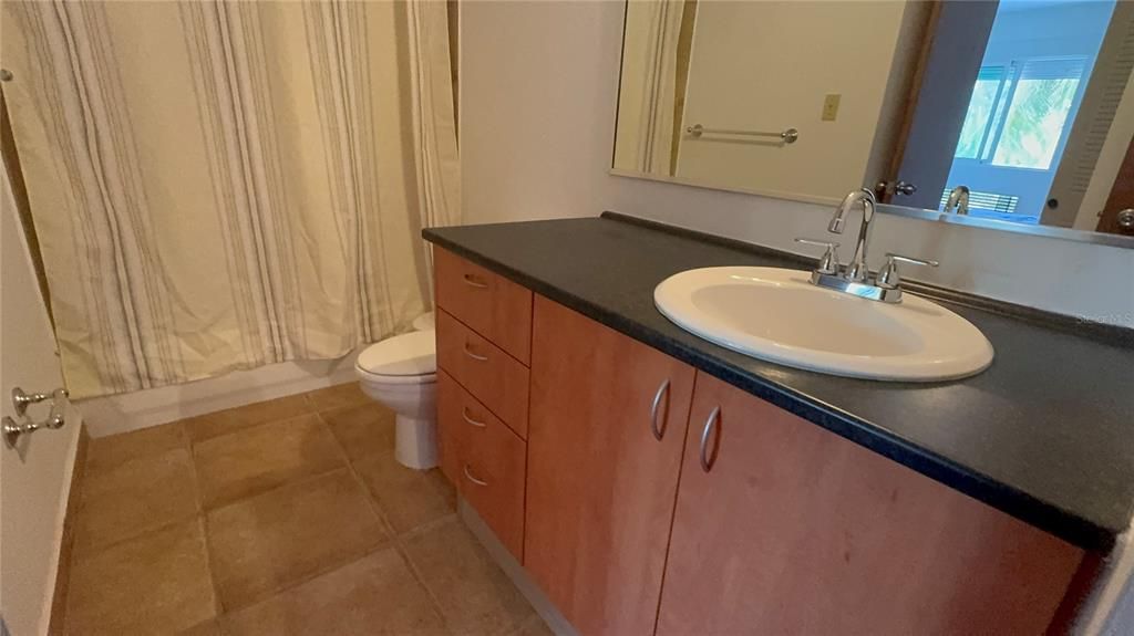 出租: $1,600 (2 贝兹, 2 浴室, 1200 平方英尺)