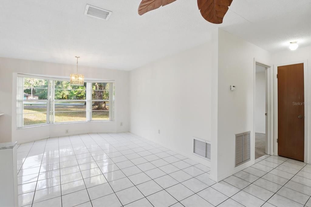 待售: $199,000 (2 贝兹, 1 浴室, 1154 平方英尺)