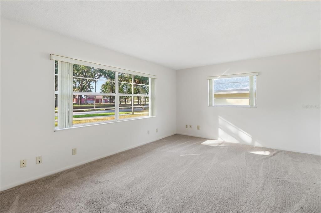 待售: $199,000 (2 贝兹, 1 浴室, 1154 平方英尺)