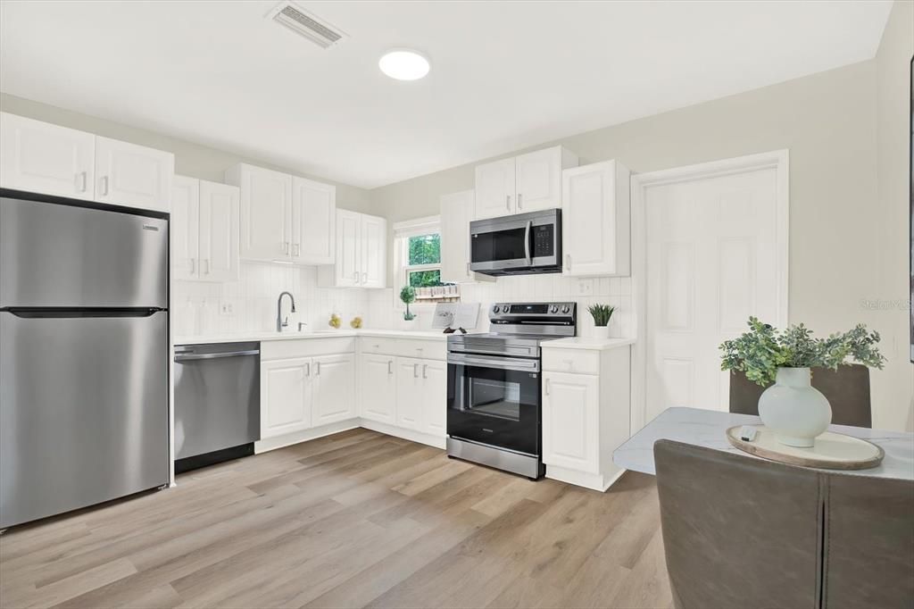 For Sale: $349,000 (3 beds, 2 baths, 1320 Square Feet)