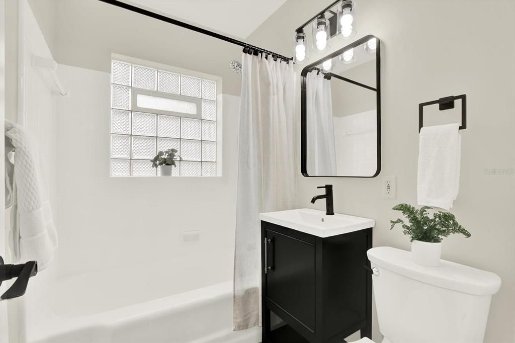 For Sale: $349,000 (3 beds, 2 baths, 1320 Square Feet)