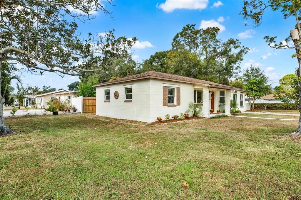 For Sale: $349,000 (3 beds, 2 baths, 1320 Square Feet)