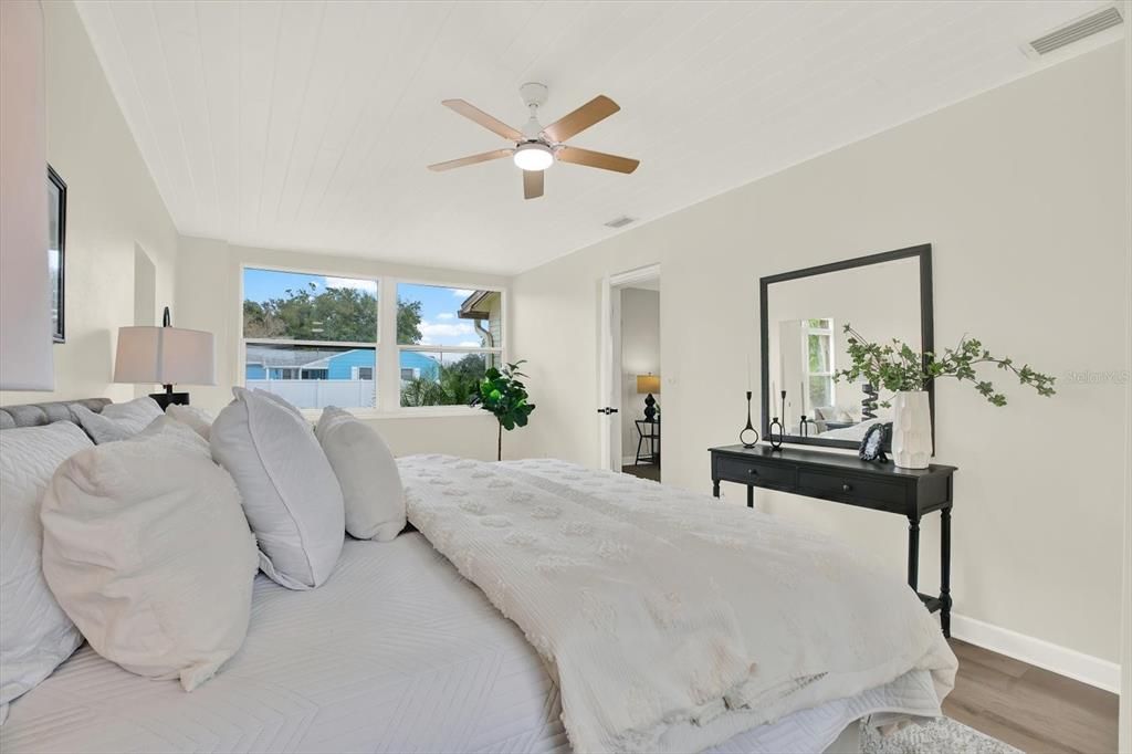 For Sale: $349,000 (3 beds, 2 baths, 1320 Square Feet)