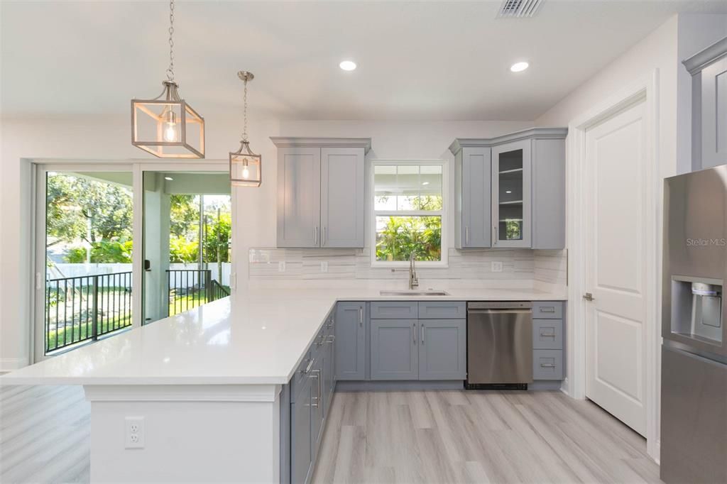 На продажу: $1,100,000 (4 спален, 3 ванн, 2697 Квадратных фут)