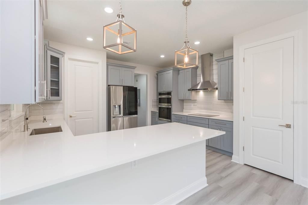 На продажу: $1,100,000 (4 спален, 3 ванн, 2697 Квадратных фут)