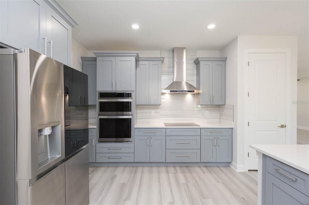 На продажу: $1,100,000 (4 спален, 3 ванн, 2697 Квадратных фут)