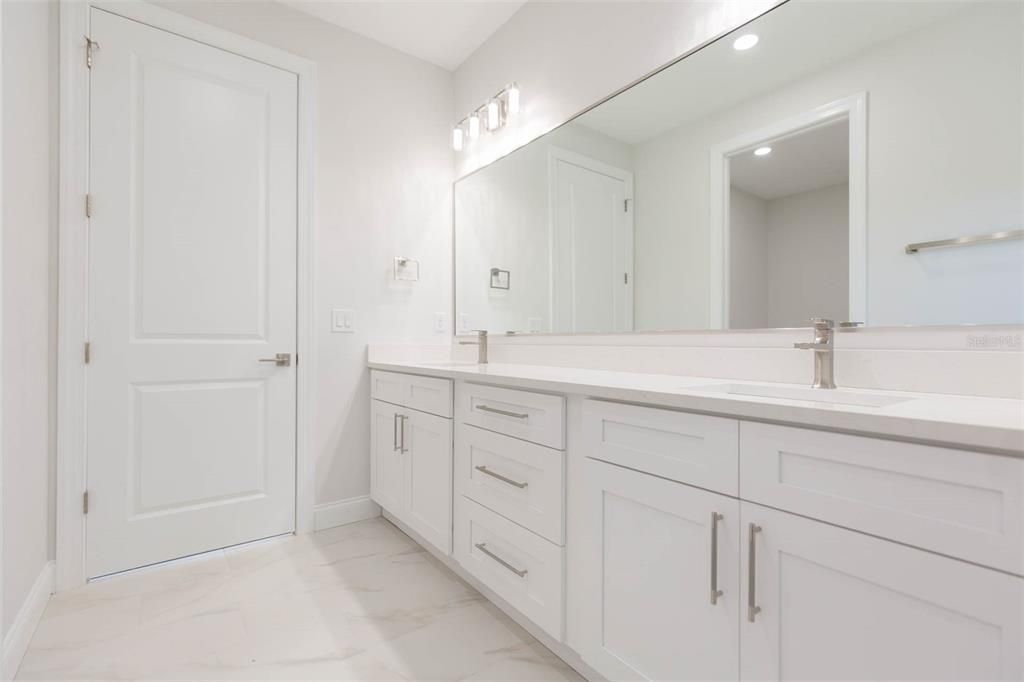 На продажу: $1,100,000 (4 спален, 3 ванн, 2697 Квадратных фут)