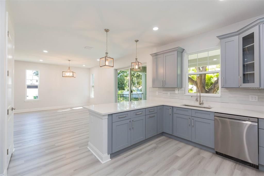 На продажу: $1,100,000 (4 спален, 3 ванн, 2697 Квадратных фут)