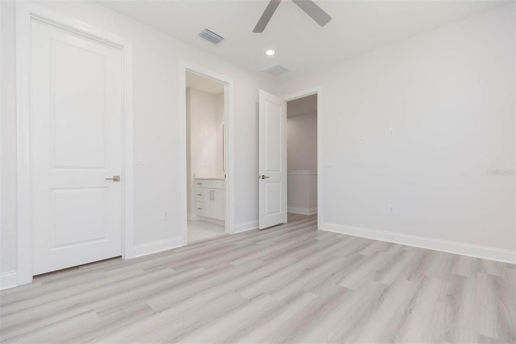 На продажу: $1,100,000 (4 спален, 3 ванн, 2697 Квадратных фут)