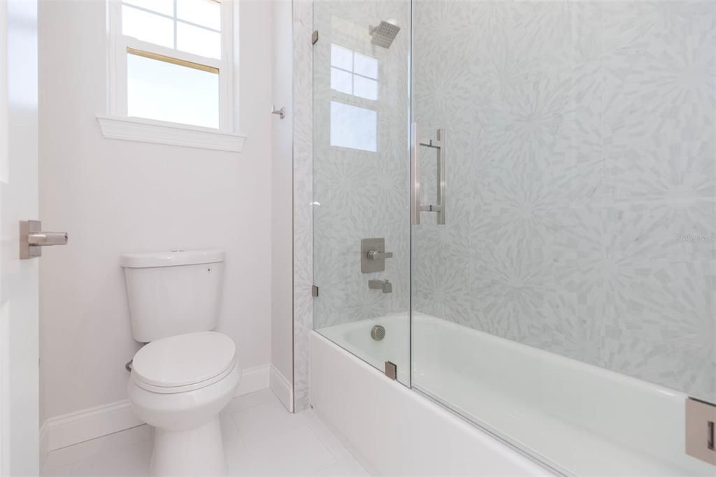 На продажу: $1,100,000 (4 спален, 3 ванн, 2697 Квадратных фут)