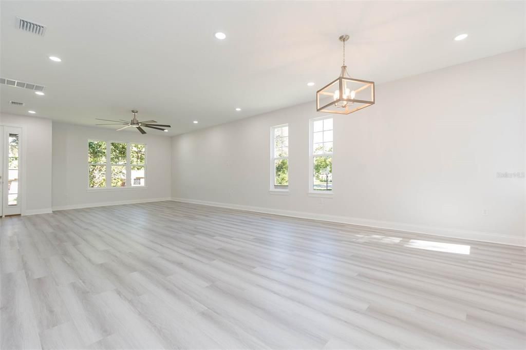 На продажу: $1,100,000 (4 спален, 3 ванн, 2697 Квадратных фут)