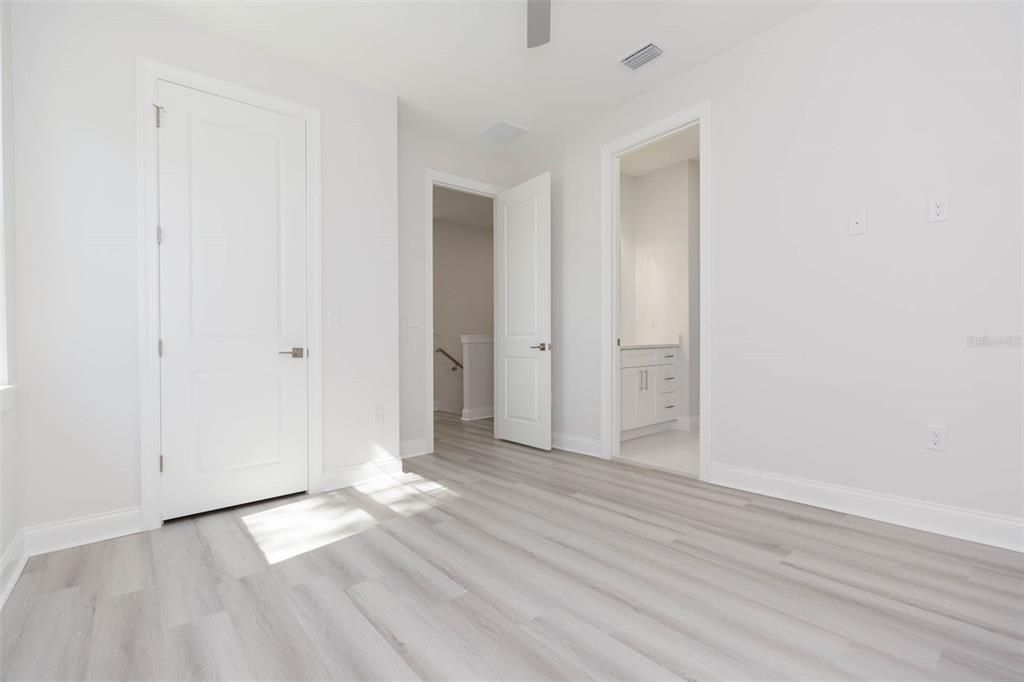 На продажу: $1,100,000 (4 спален, 3 ванн, 2697 Квадратных фут)