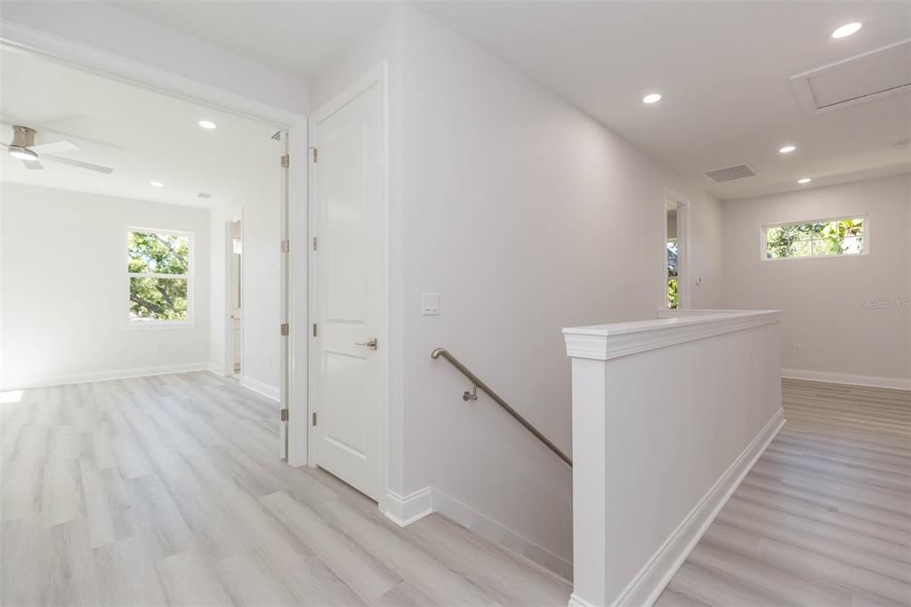 На продажу: $1,100,000 (4 спален, 3 ванн, 2697 Квадратных фут)