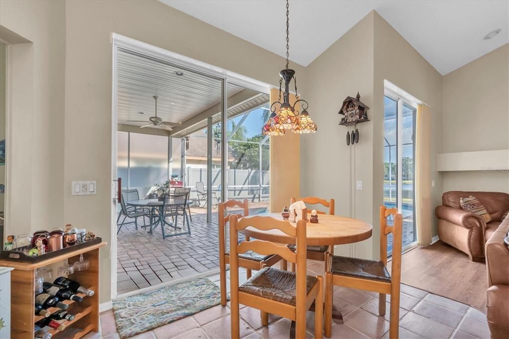 待售: $625,000 (4 贝兹, 3 浴室, 2245 平方英尺)