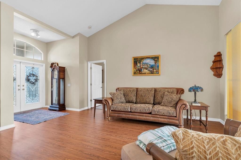 待售: $625,000 (4 贝兹, 3 浴室, 2245 平方英尺)