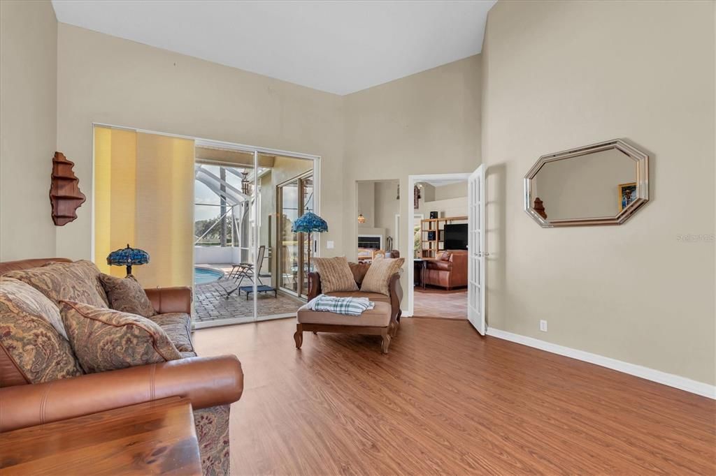 待售: $625,000 (4 贝兹, 3 浴室, 2245 平方英尺)