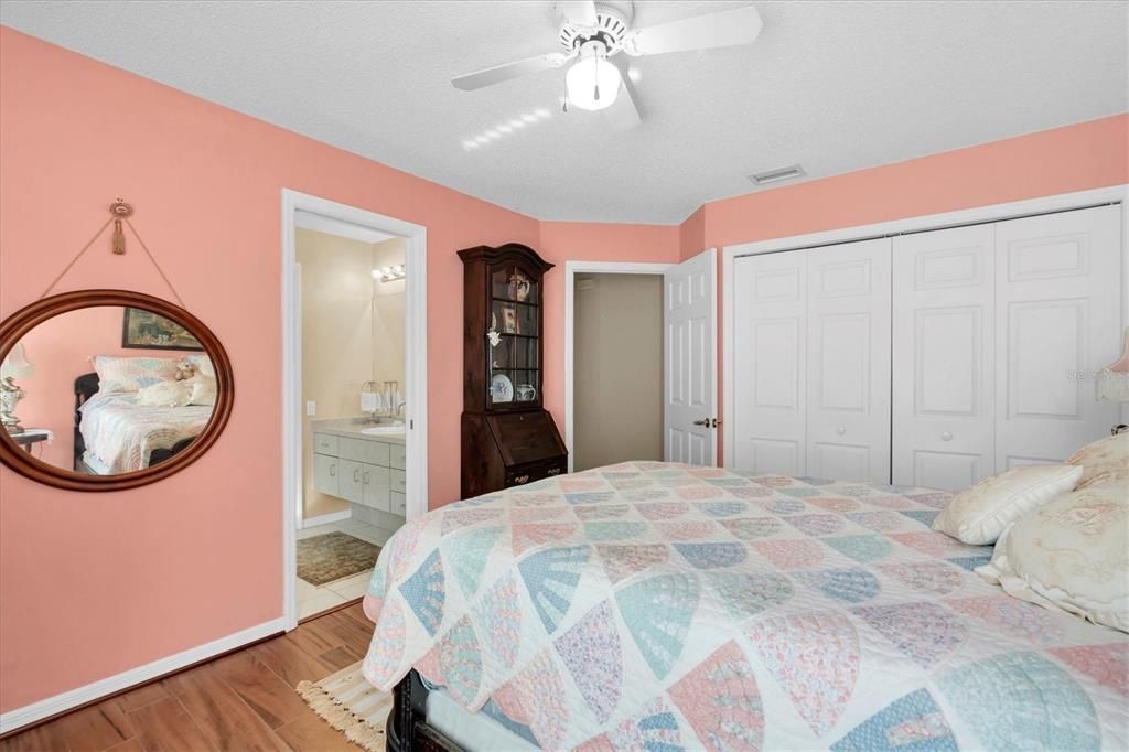 待售: $625,000 (4 贝兹, 3 浴室, 2245 平方英尺)