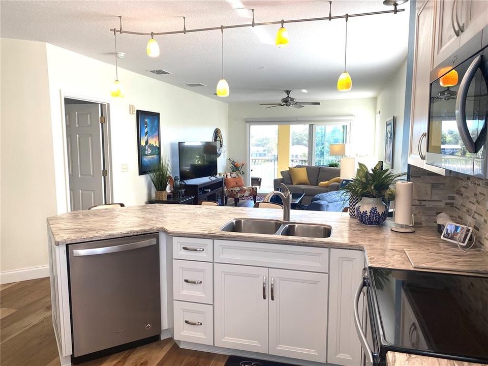 For Sale: $495,000 (3 beds, 2 baths, 1712 Square Feet)