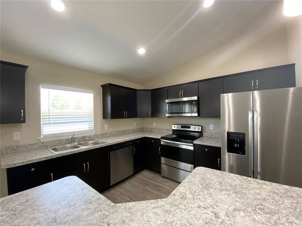 出租: $1,795 (3 贝兹, 2 浴室, 1555 平方英尺)