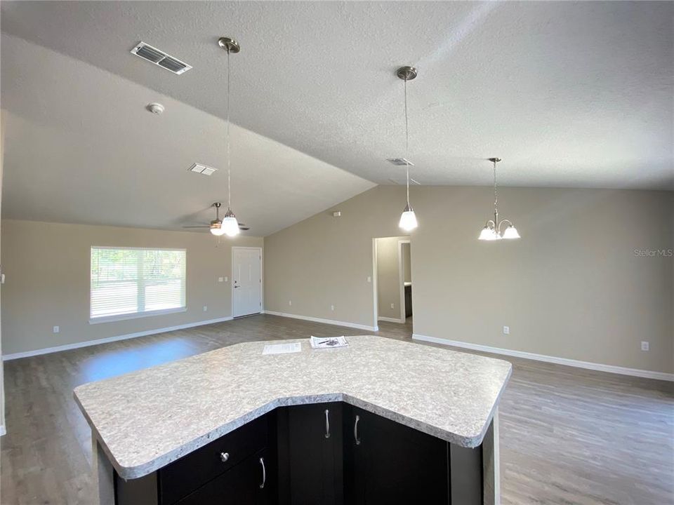 出租: $1,795 (3 贝兹, 2 浴室, 1555 平方英尺)