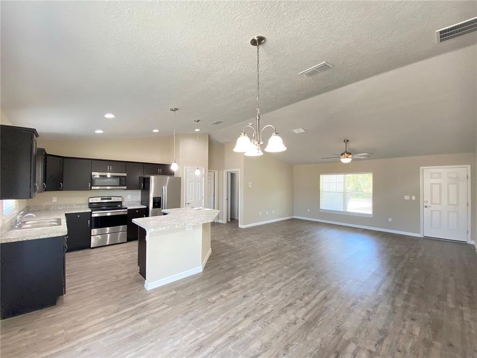 出租: $1,795 (3 贝兹, 2 浴室, 1555 平方英尺)