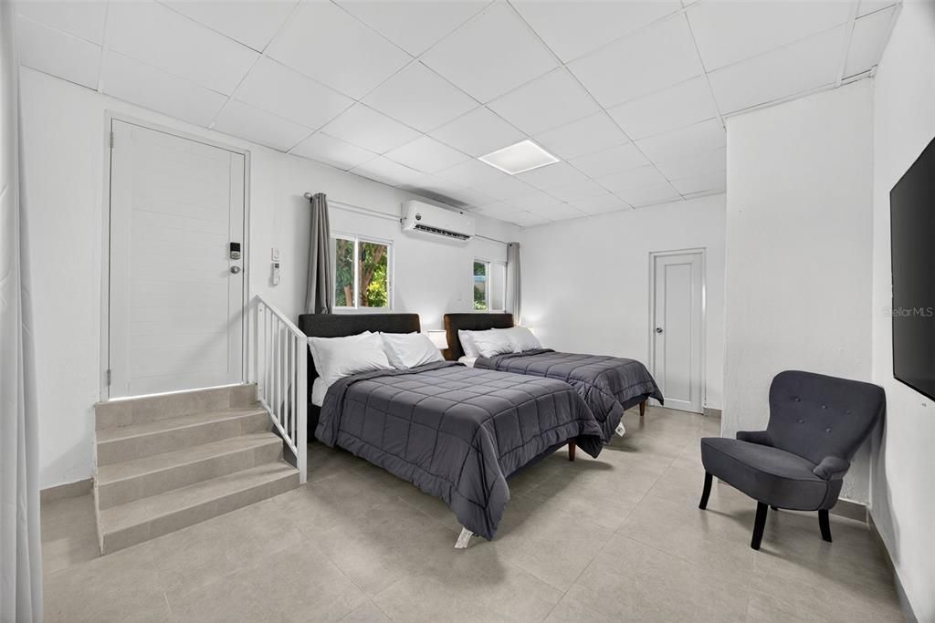 For Sale: $1,395,000 (5 beds, 5 baths, 2867.19 Square Feet)