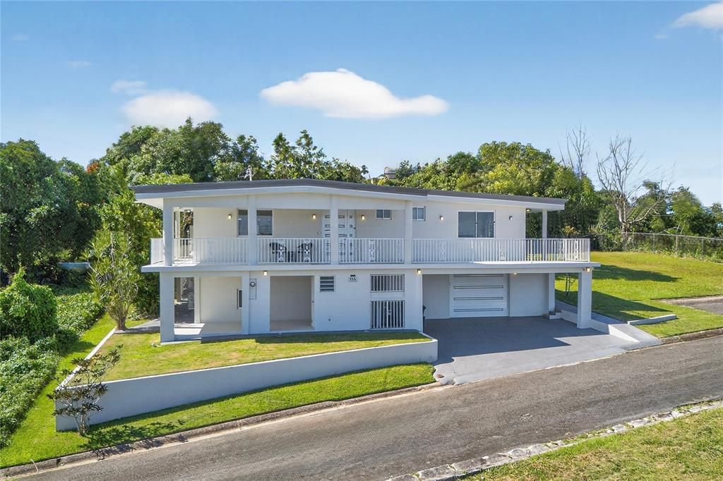 For Sale: $1,395,000 (5 beds, 5 baths, 2867.19 Square Feet)