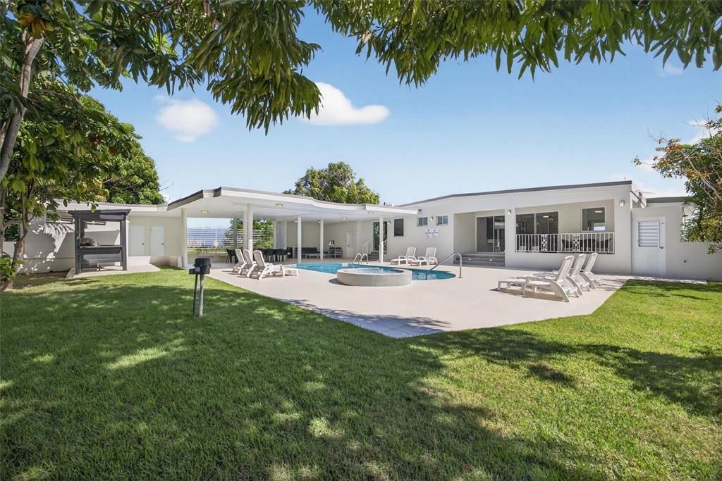 For Sale: $1,395,000 (5 beds, 5 baths, 2867.19 Square Feet)