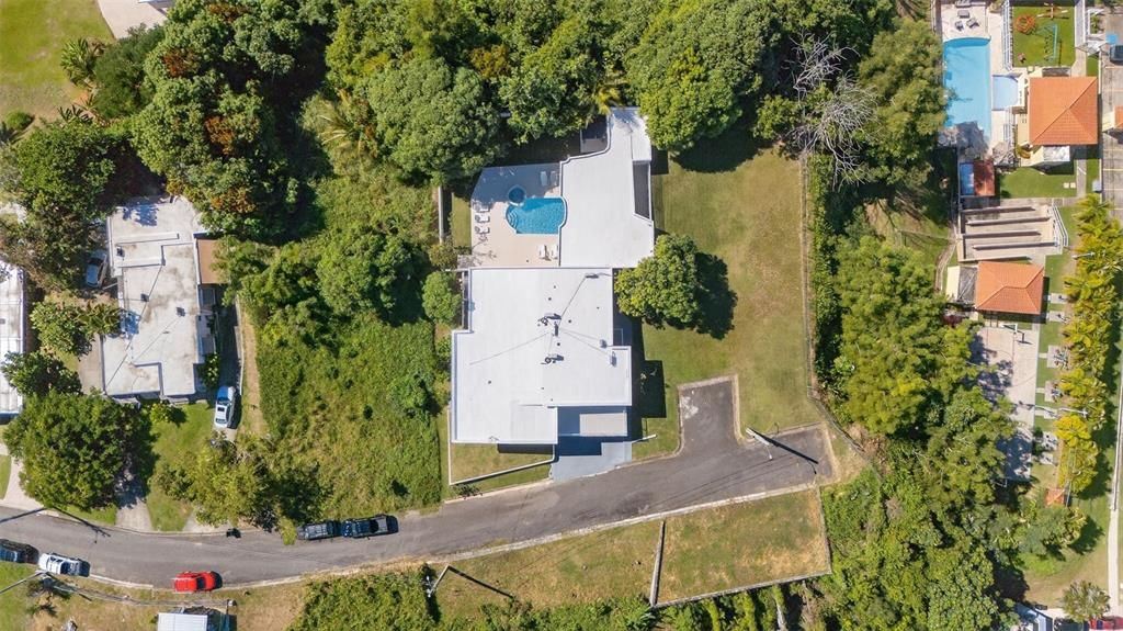 For Sale: $1,395,000 (5 beds, 5 baths, 2867.19 Square Feet)