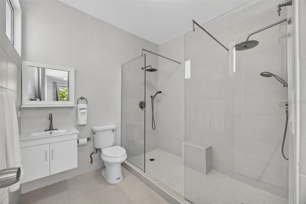 For Sale: $1,395,000 (5 beds, 5 baths, 2867.19 Square Feet)