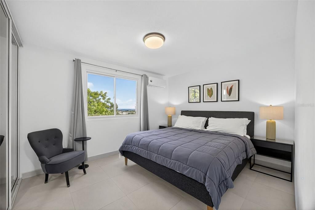 For Sale: $1,395,000 (5 beds, 5 baths, 2867.19 Square Feet)